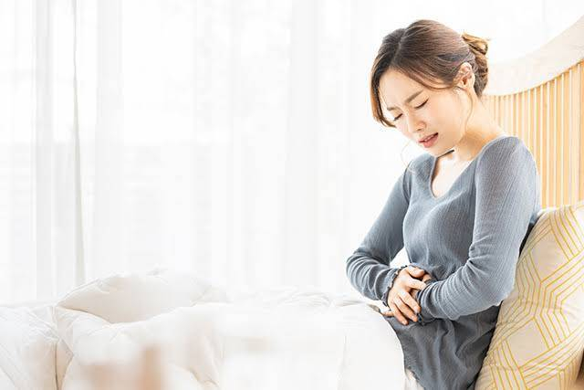 【逆流性食道炎の本当の原因】薬で治らない胃酸逆流の真相|胸椎(背骨)の歪みと神経誤信号のメカニズム