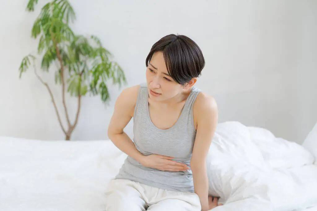 【過敏性腸症候群の真実】「ストレスのせい」は間違い?|本当の原因は『胸椎下部の神経圧迫』と腸の誤作動