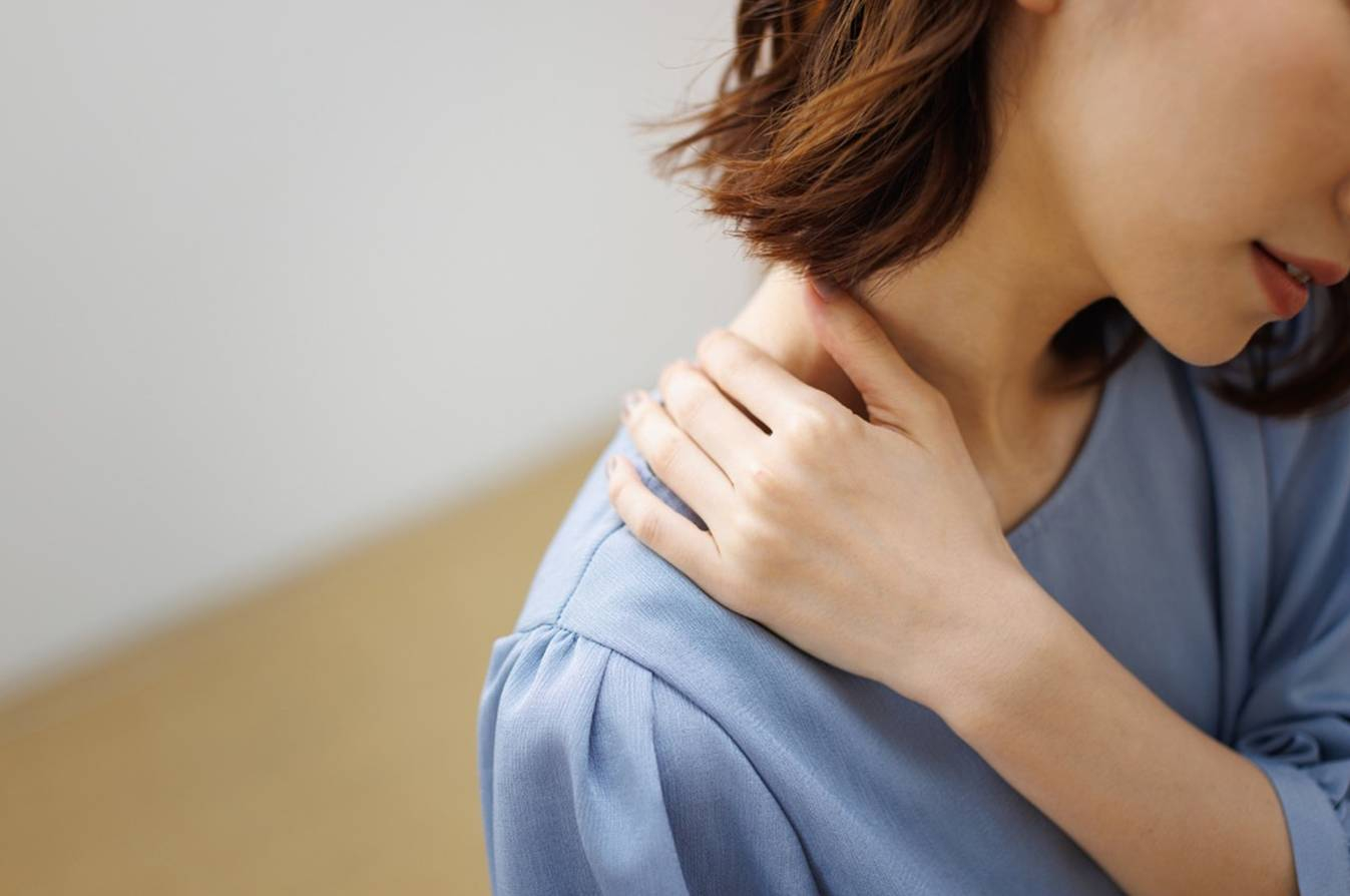 肩こりの本当の原因:マッサージで戻ってしまう理由と、頚椎調整による根本治療